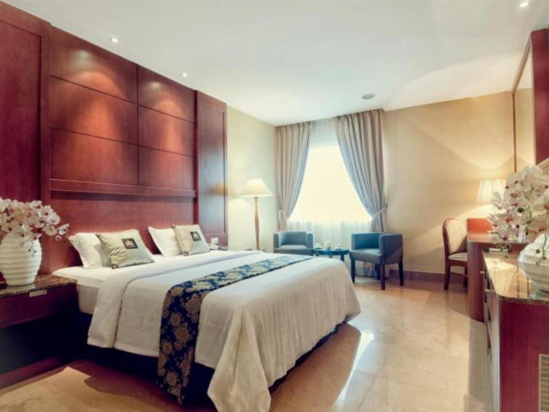 Grand Sakura Hotel Медан Экстерьер фото