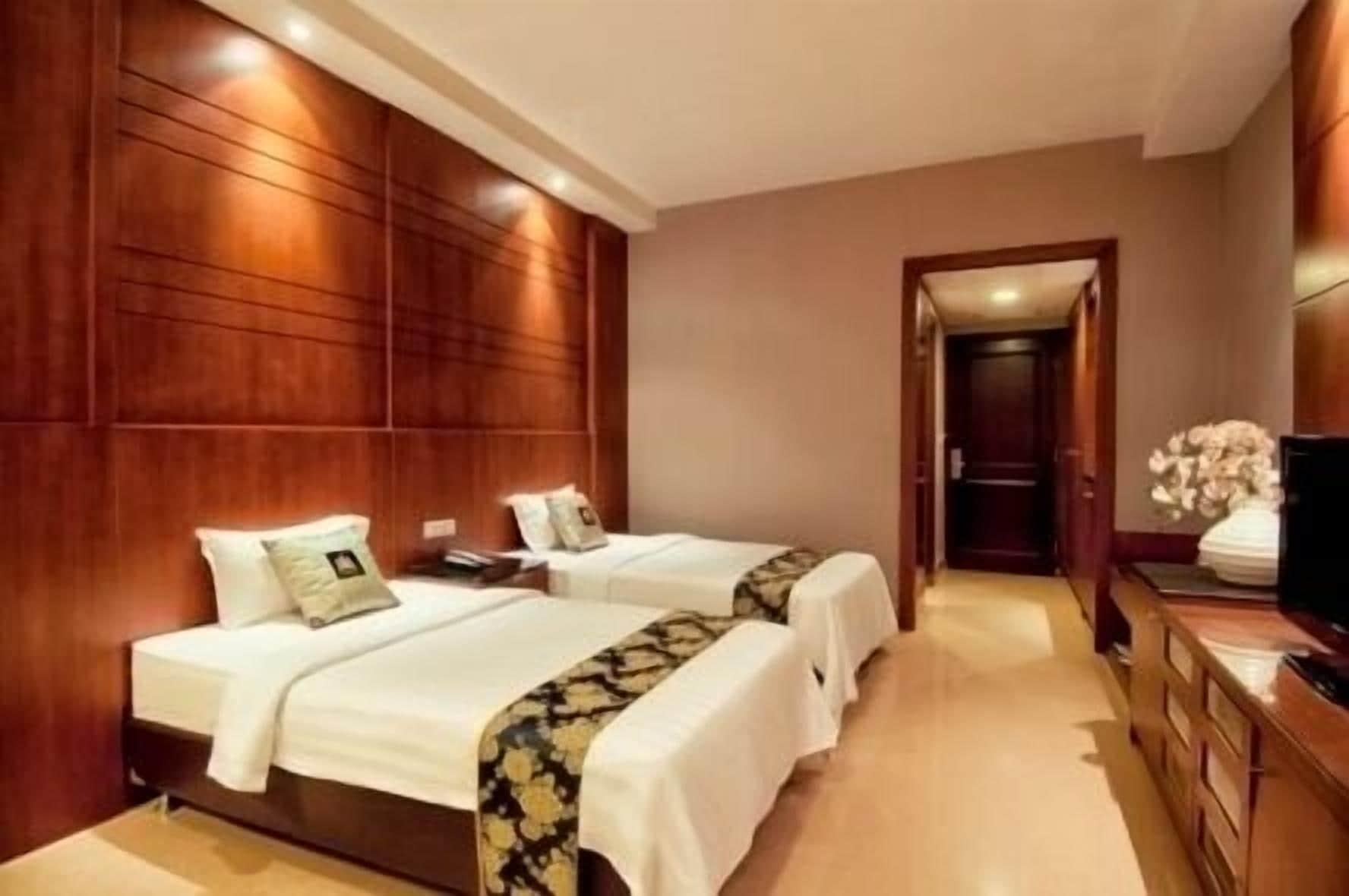 Grand Sakura Hotel Медан Экстерьер фото