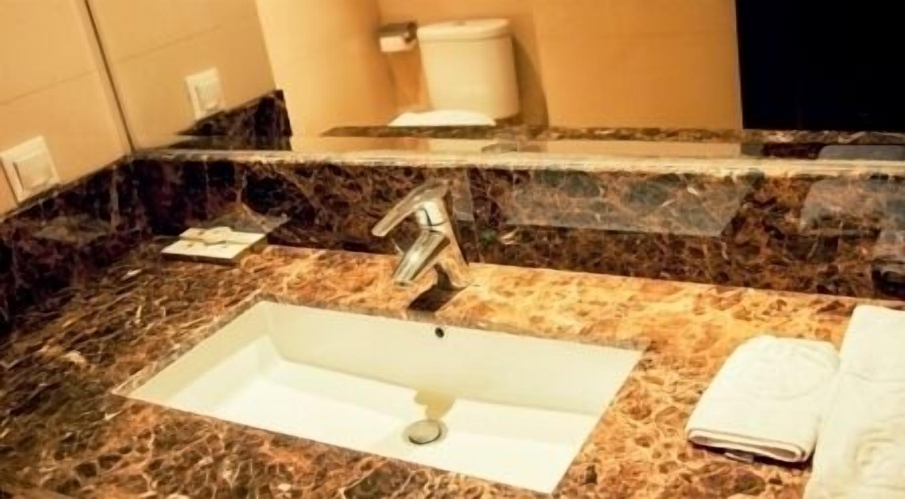 Grand Sakura Hotel Медан Экстерьер фото