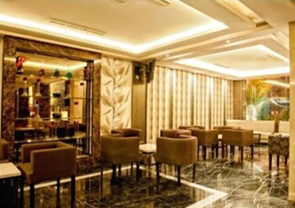 Grand Sakura Hotel Медан Экстерьер фото