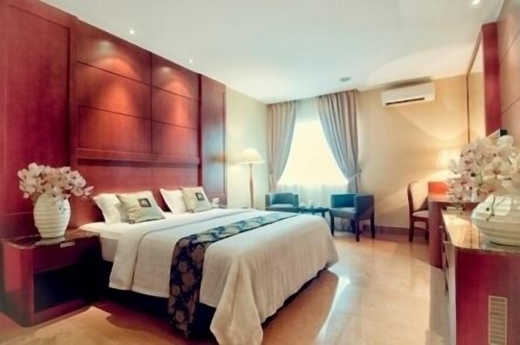 Grand Sakura Hotel Медан Экстерьер фото
