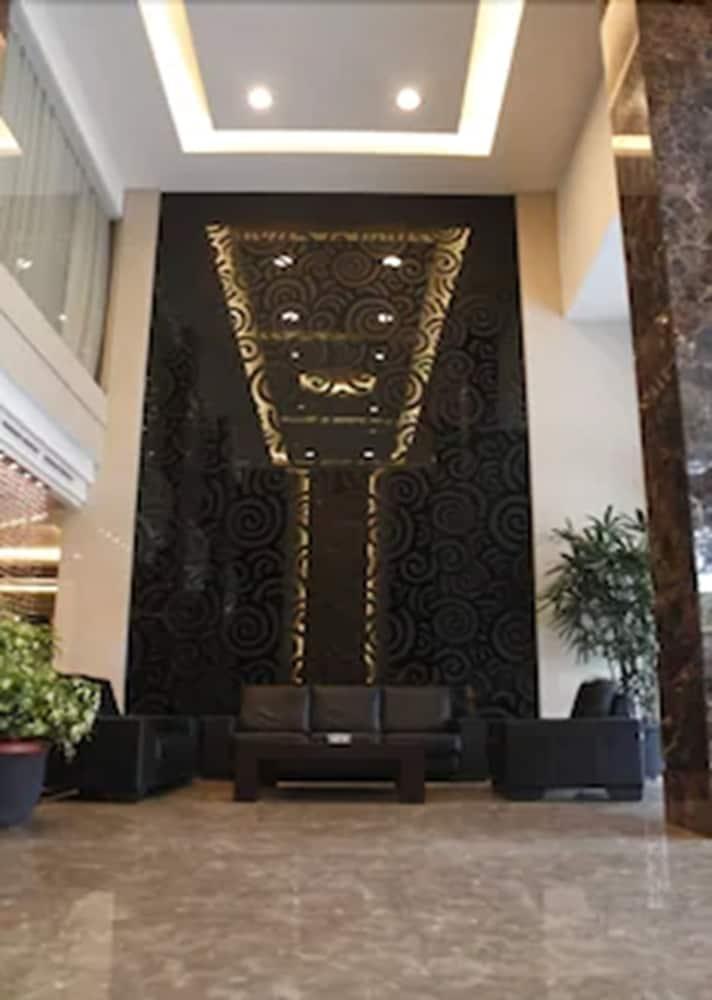Grand Sakura Hotel Медан Экстерьер фото