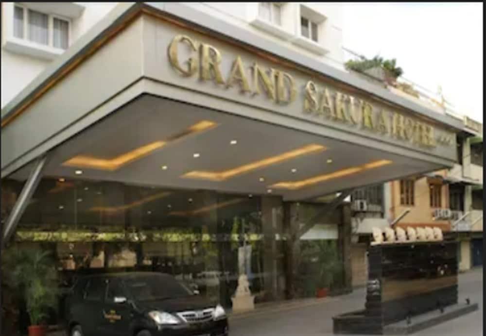 Grand Sakura Hotel Медан Экстерьер фото