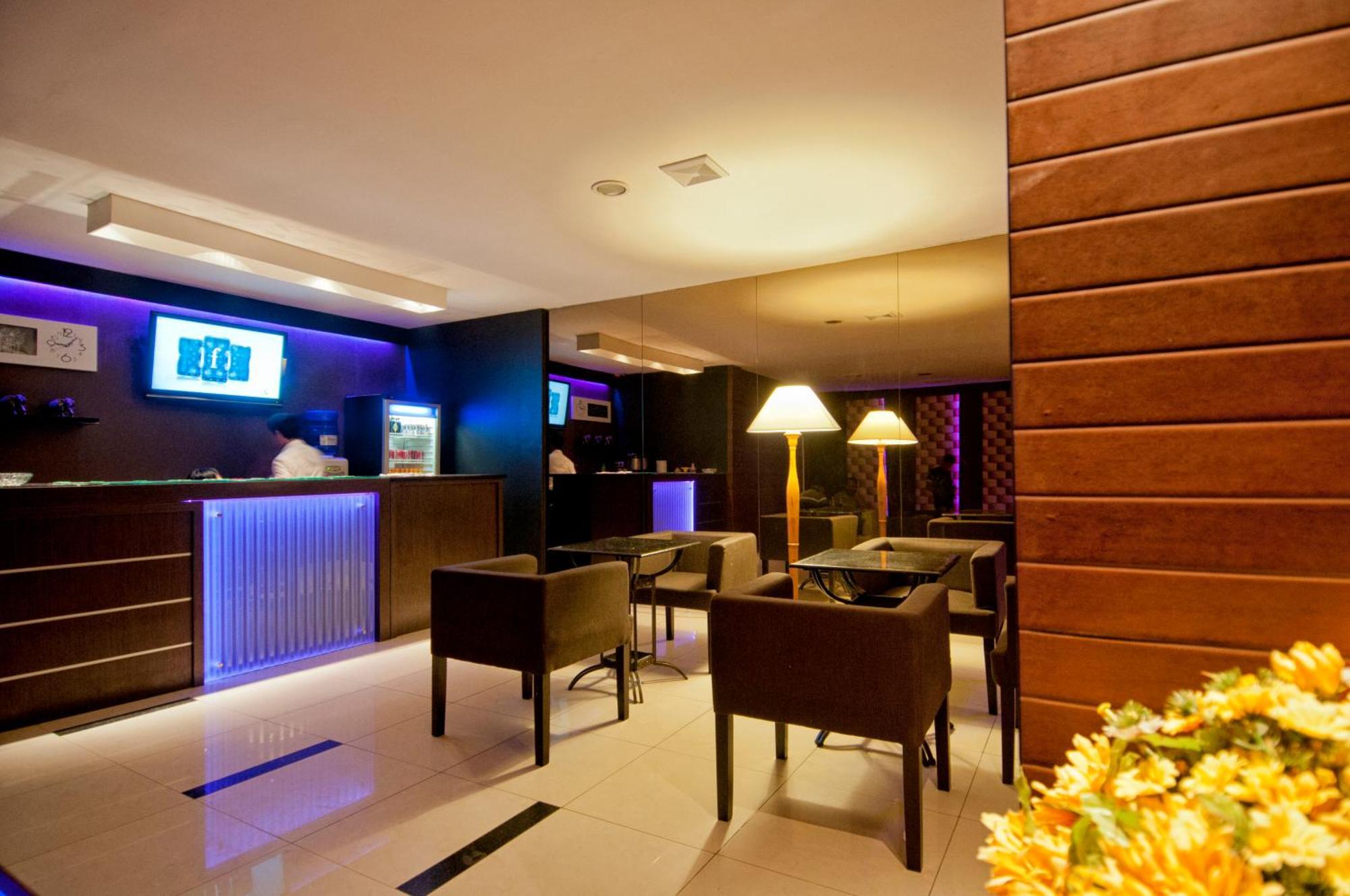Grand Sakura Hotel Медан Экстерьер фото