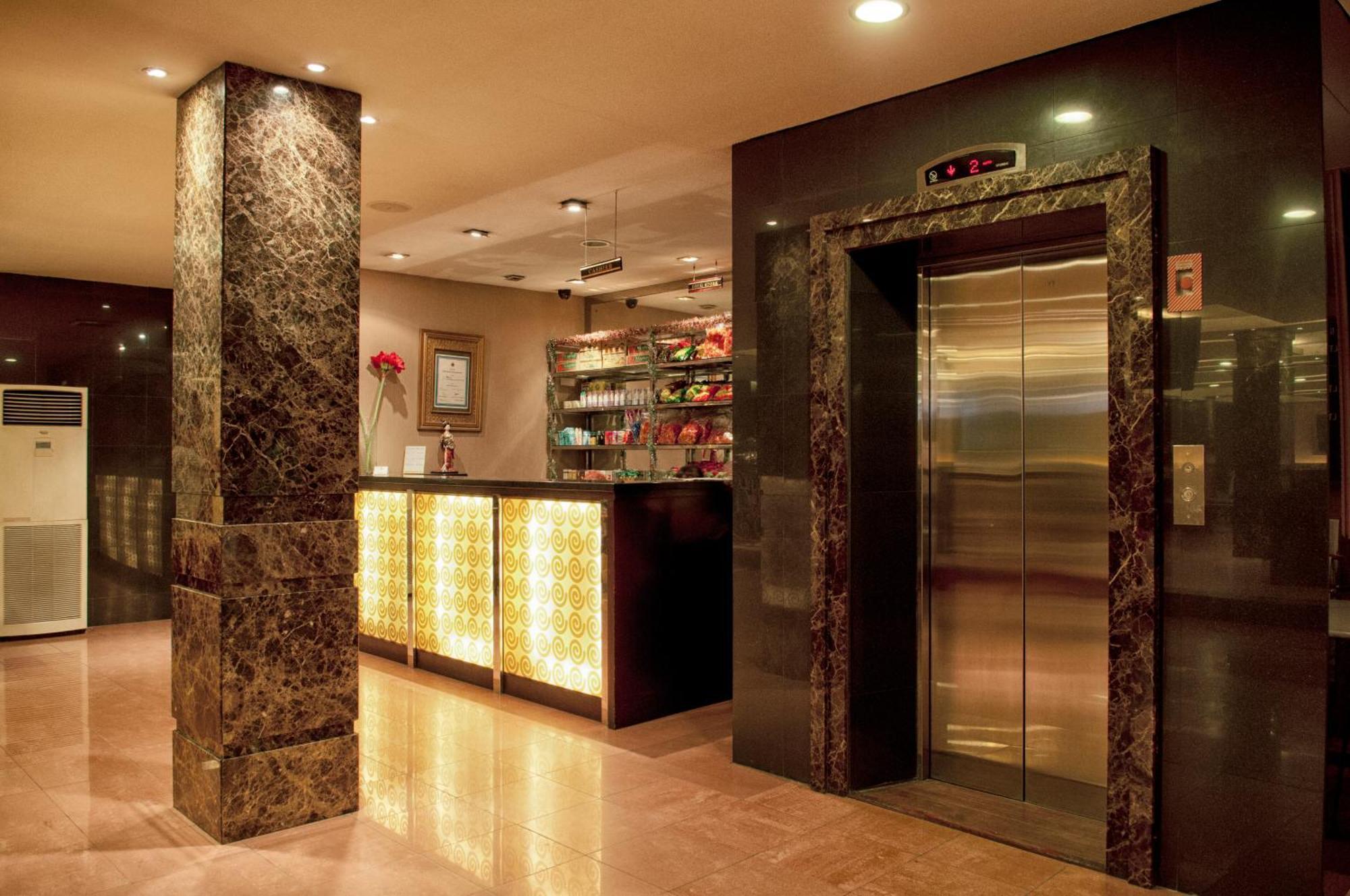 Grand Sakura Hotel Медан Экстерьер фото