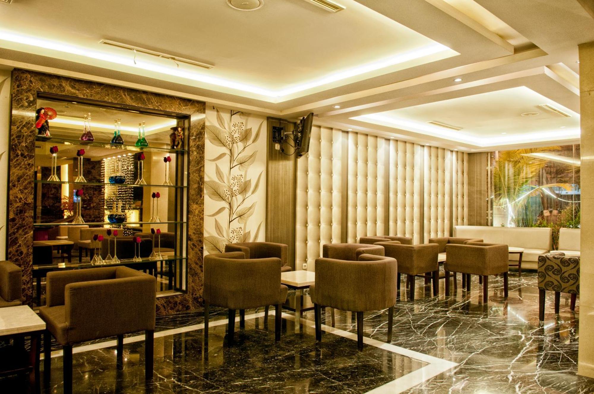 Grand Sakura Hotel Медан Экстерьер фото
