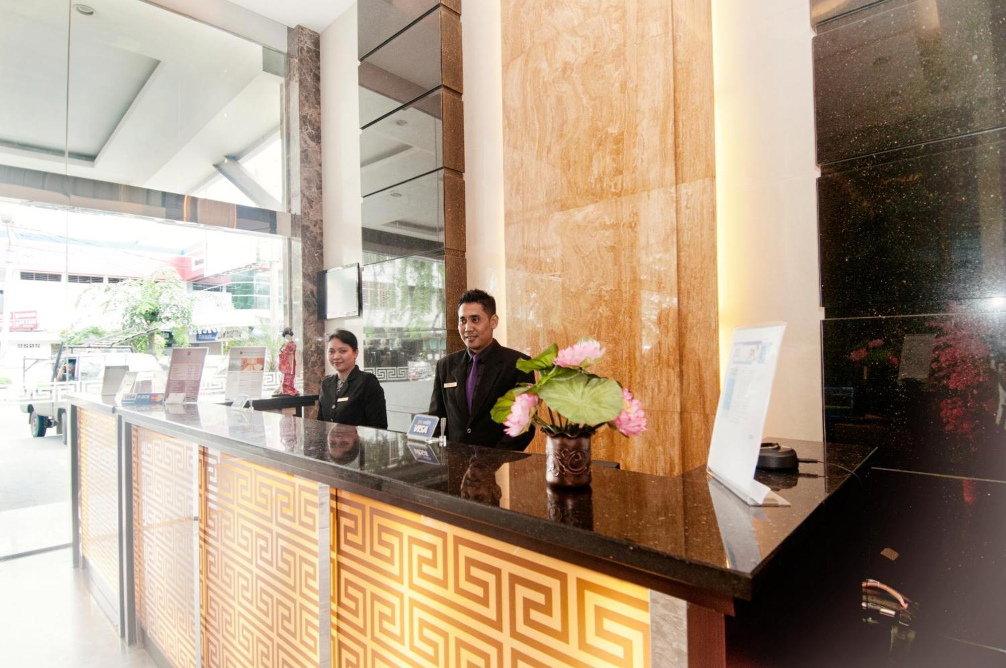 Grand Sakura Hotel Медан Экстерьер фото