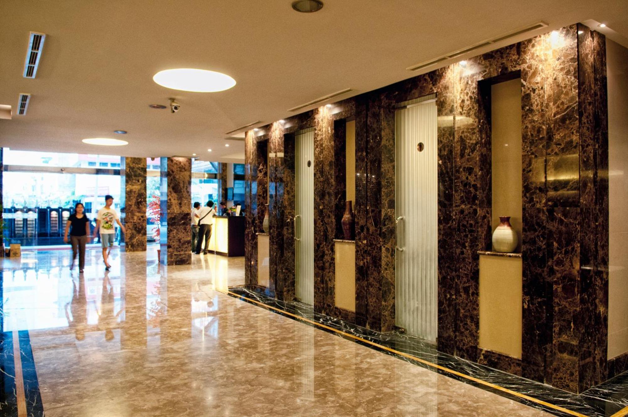 Grand Sakura Hotel Медан Экстерьер фото