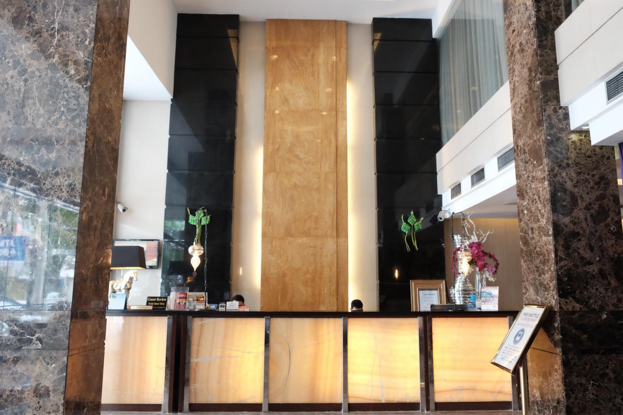 Grand Sakura Hotel Медан Экстерьер фото