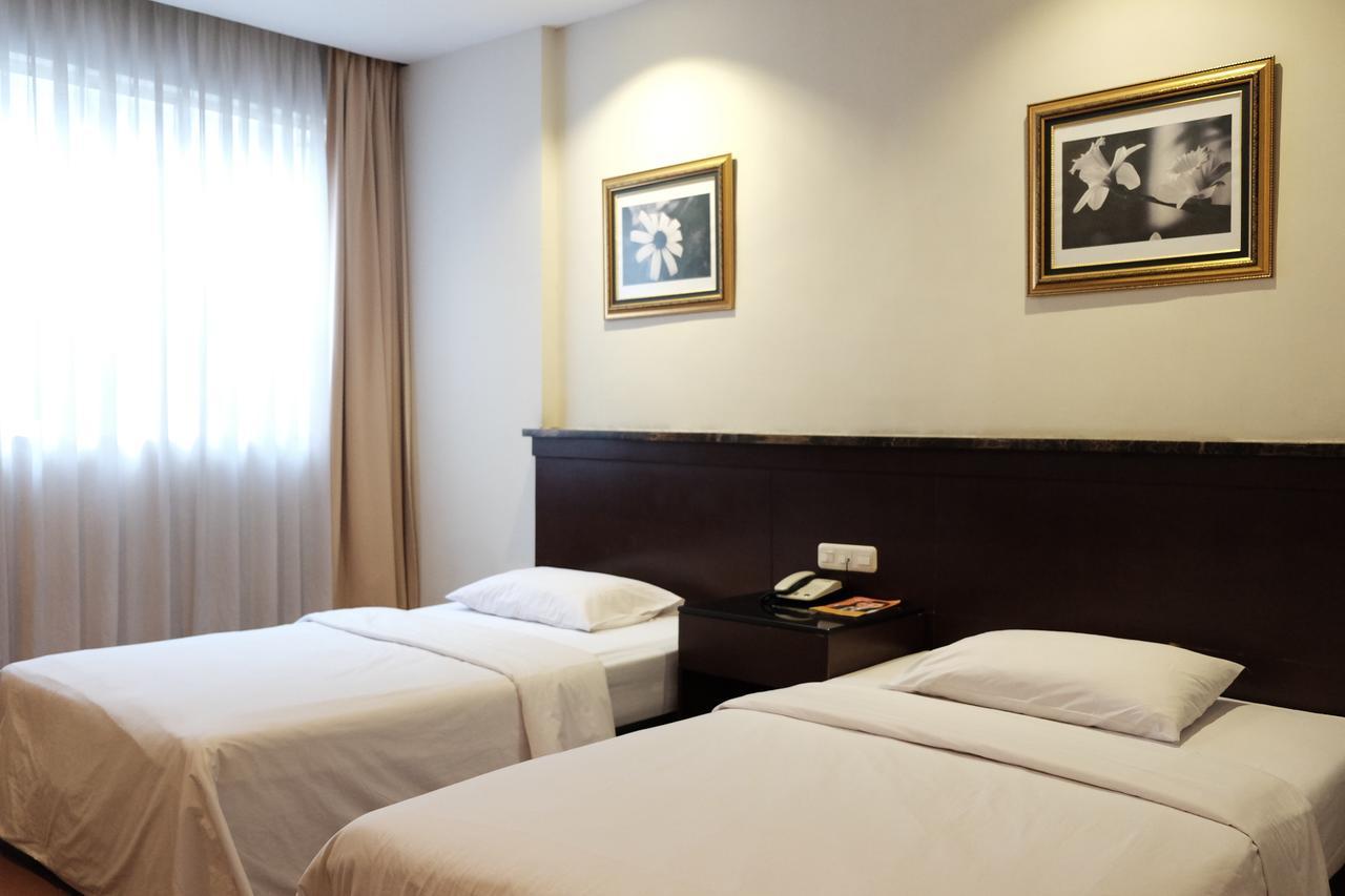 Grand Sakura Hotel Медан Экстерьер фото