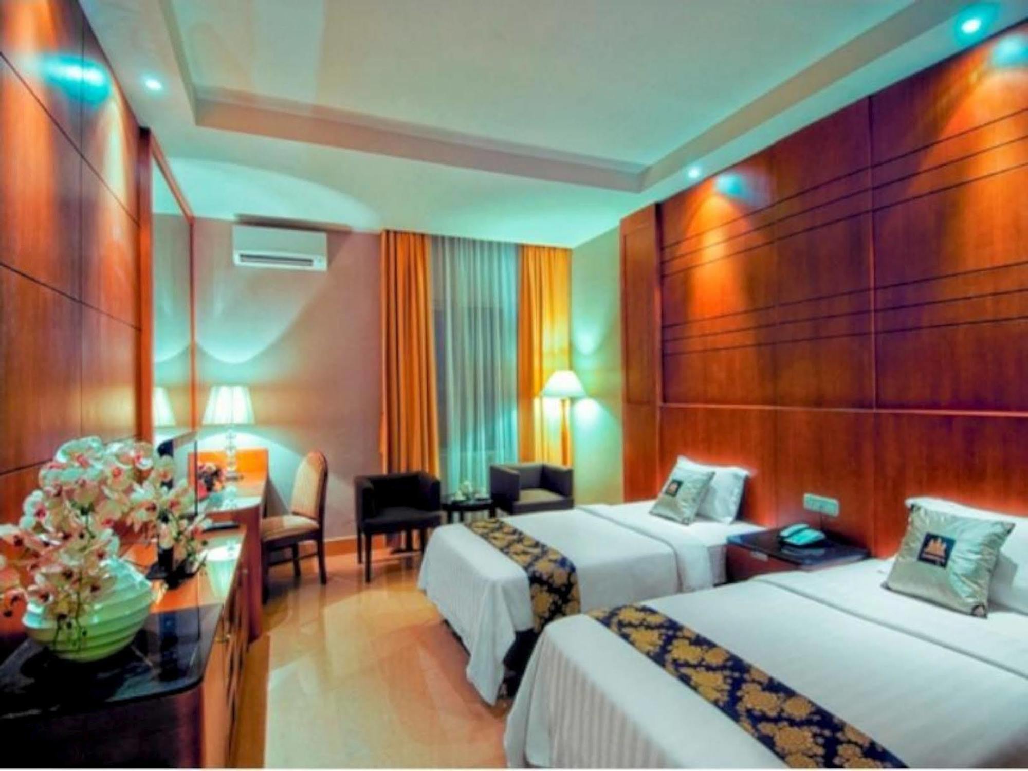 Grand Sakura Hotel Медан Экстерьер фото